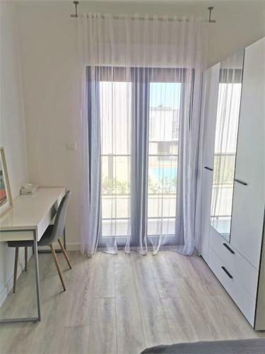 Beach Front Apartment With Beautiful Sunsets
