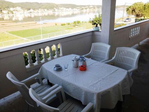 Apartment In Supetarska Draga 35929