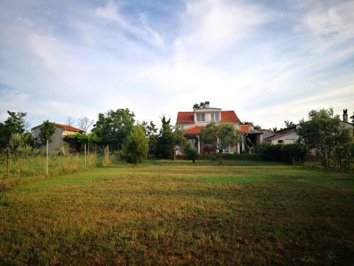 Ana's Garden Holiday Home