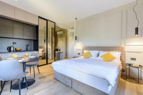 Hostal Dora Rooms And Studios