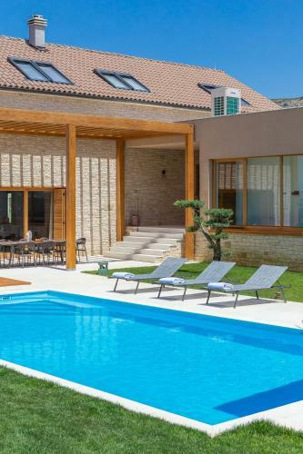 Luxury Villa Silence With Heated Pool