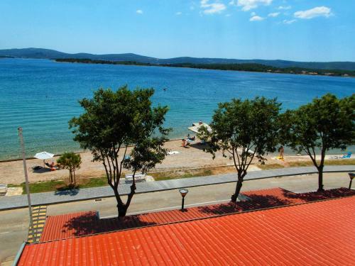 Hostal Blue Wave Apartments