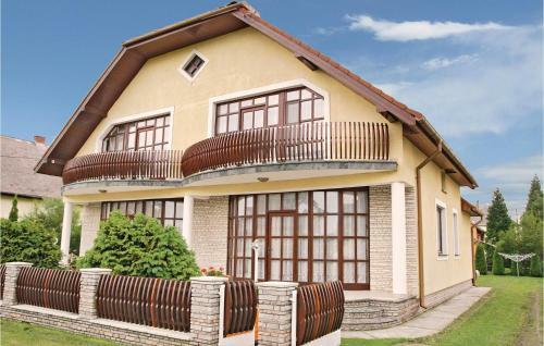 Holiday Home D�zsa Utca-balatonm�riaf�rd�