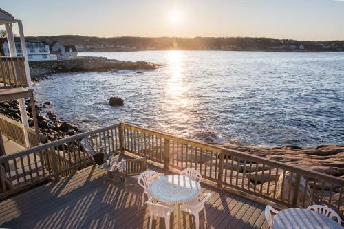 Bearskin Neck Motor Lodge