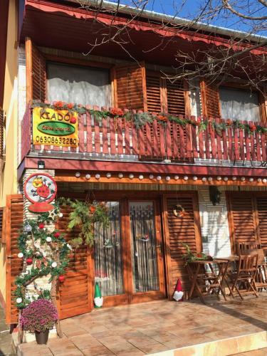 Katica Nyaral�