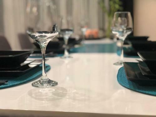 Pilot's Manor - Airport Villa