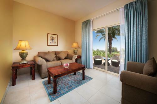 Hotel Al Hamra Village Golf And Beach Resort