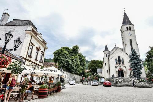 Hostal Marika Vend�gh�za