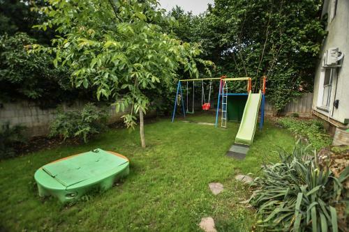 Hostal Marika Vend�gh�za