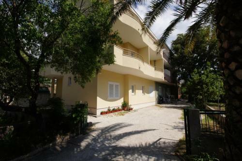 Studio Apartment In Tucepi With Air Conditioning, Wifi, Washing Machine 202-2