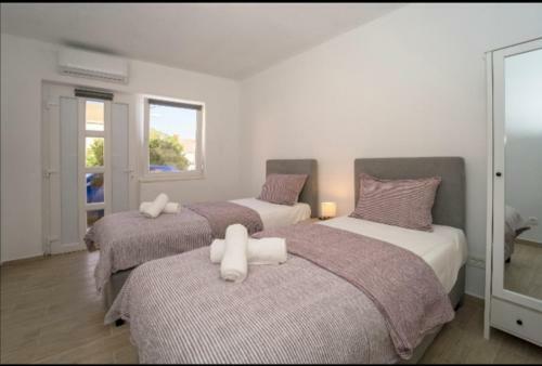 Hostal Rooms & Apartments Mirakul