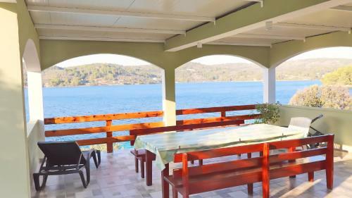Seafront Apartment Marinka