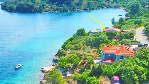 Seafront Apartment Marinka