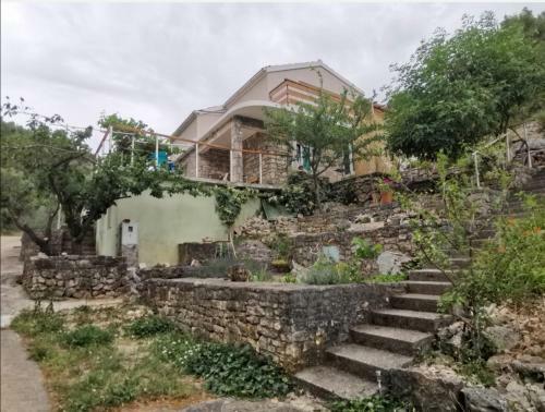 Tina's Holiday House