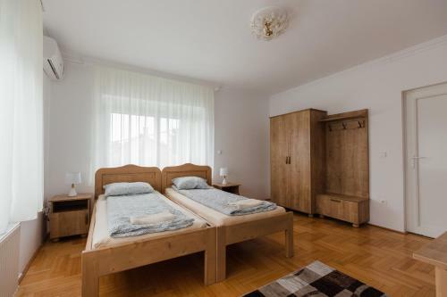 Hostal Airport Jazmin Guesthouse