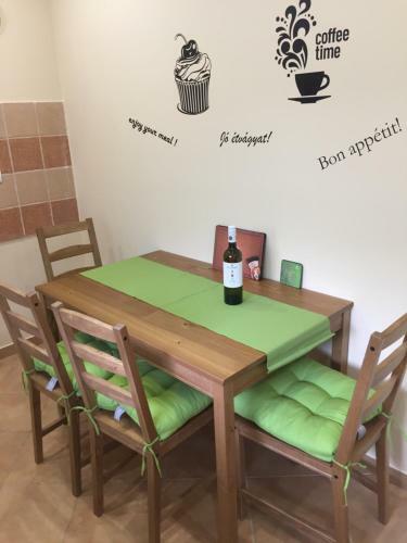 Apartamento Budapest Airport , Accommodation In Vecs�s