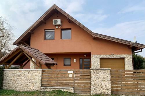 Villa Velencei F?zf�s