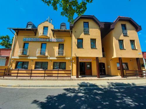 Hostal Vikt�ria Panzi� Zam�rdi