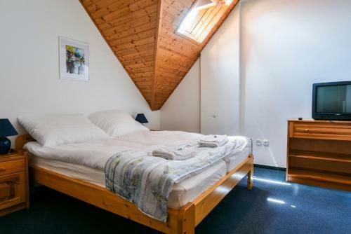Gy?rfi Apartmanh�z Zam�rdi