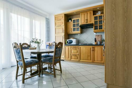 Gy?rfi Apartmanh�z Zam�rdi