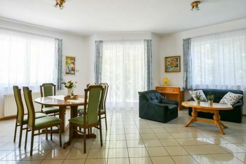 Gy?rfi Apartmanh�z Zam�rdi