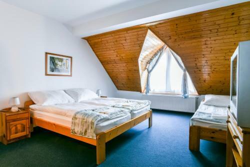 Gy?rfi Apartmanh�z Zam�rdi