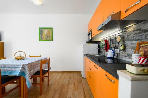 Hostal Andrea House With Apartments