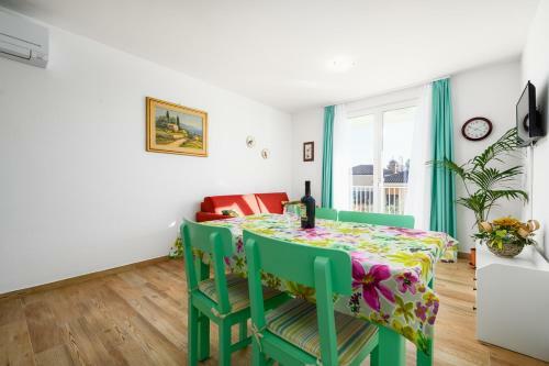 Hostal Andrea House With Apartments