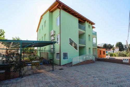 Hostal Andrea House With Apartments