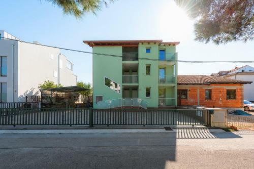 Hostal Andrea House With Apartments