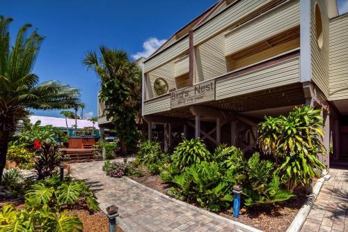 Bird's Nest Vacation Apartments