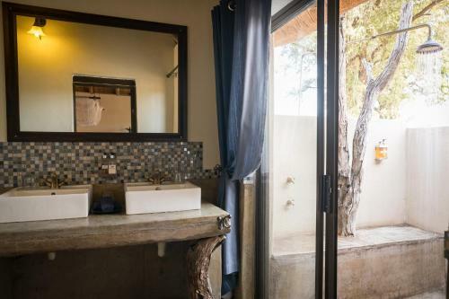 Umkumbe Safari Lodge Riverside