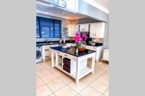 Summerstrand Boutique Beachfront Apartment