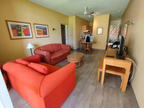 Apartamento Poolside @ Brookes Hill Suites