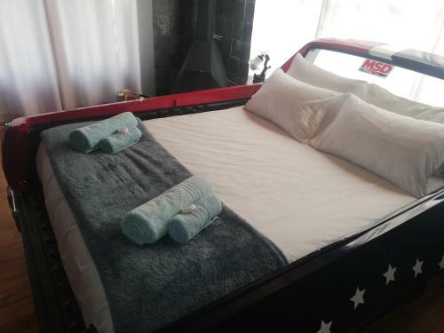 Hostal The V8 Guest House