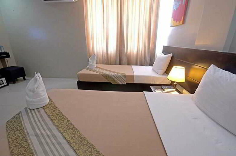 Hotel Holiday Suites