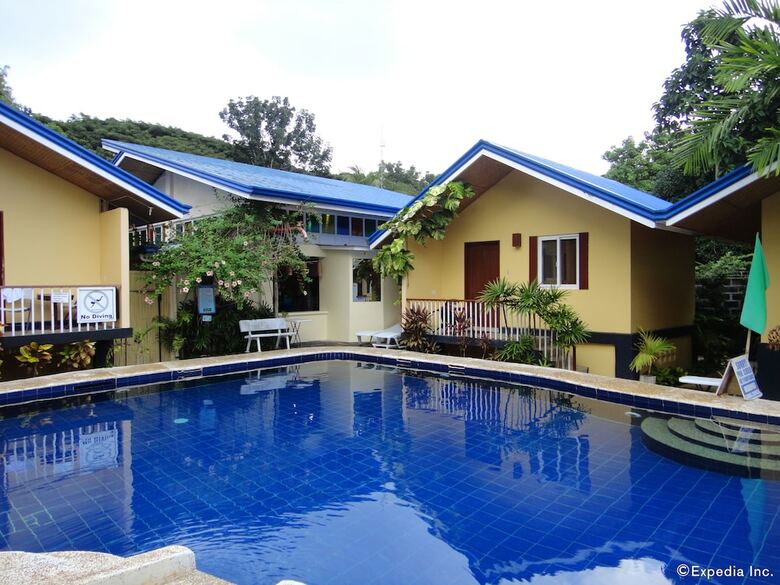 Hotel Blue Lagoon Inn & Suites