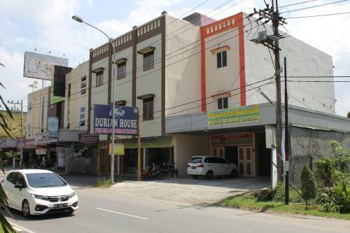 Hostal Penginapan Transit Tomato