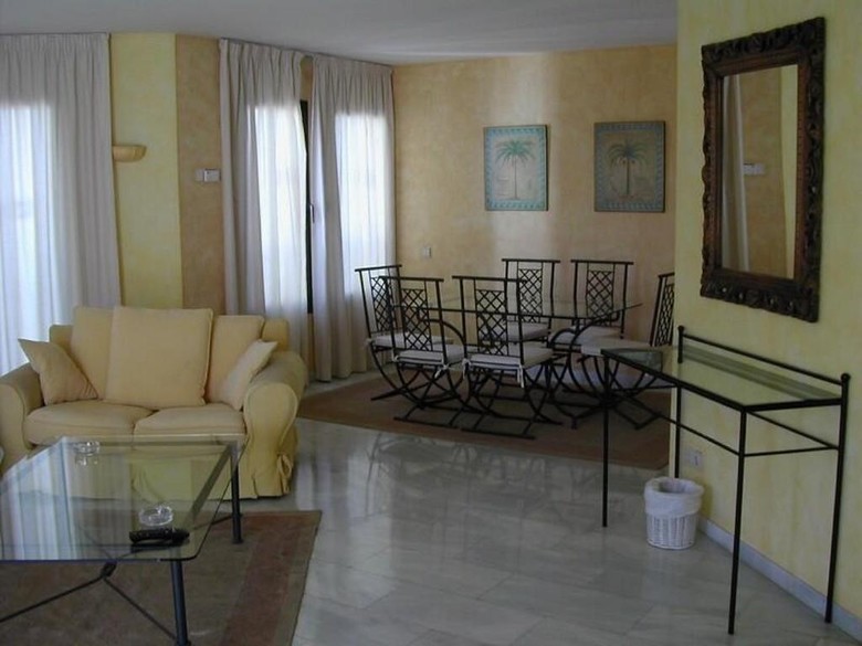 Hotel Park Plaza Suites