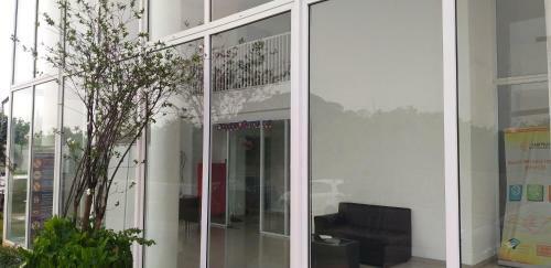 Studio Room At Apartment Aeropolis By Rusdi