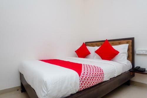 Oyo 28001 Hotel Sai Darshan