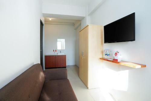 Hotel Vaccinated Staff - Oyo Flagship 910 Menara Rungkut Surabaya