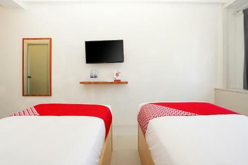 Hotel Vaccinated Staff - Oyo Flagship 910 Menara Rungkut Surabaya