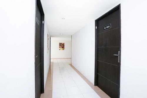 Hotel Vaccinated Staff - Oyo Flagship 910 Menara Rungkut Surabaya