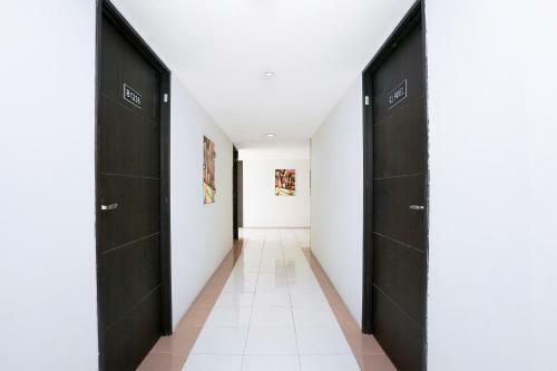 Hotel Vaccinated Staff - Oyo Flagship 910 Menara Rungkut Surabaya