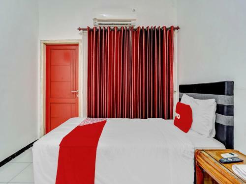 Oyo Flagship 90717 Hotel Kalimantan Surabaya