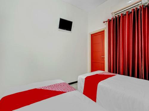 Oyo Flagship 90717 Hotel Kalimantan Surabaya
