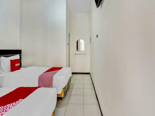 Oyo Flagship 90717 Hotel Kalimantan Surabaya