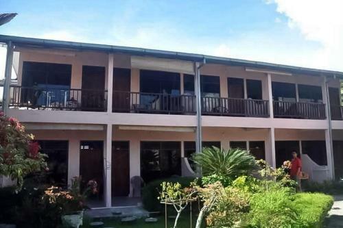 Hostal Bernard Guest House & Resto Redpartner