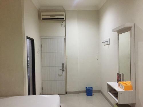 Reddoorz Plus @ Hotel Alden Makassar